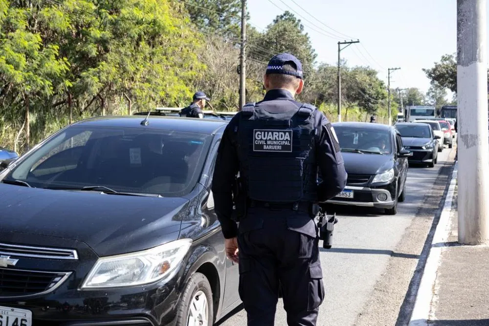 Operação integrada reforça segurança e captura procurados da Justiça em Barueri